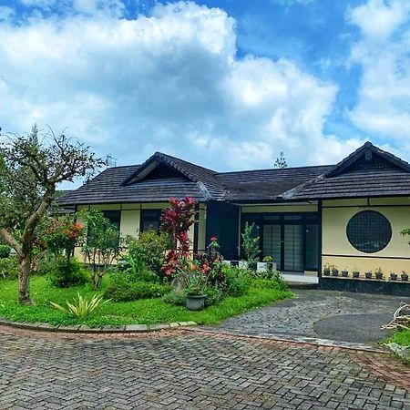 Designer Villa Osaka Puncak Luaran gambar
