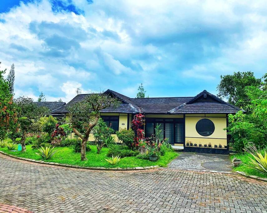 Designer Villa Osaka Puncak Luaran gambar