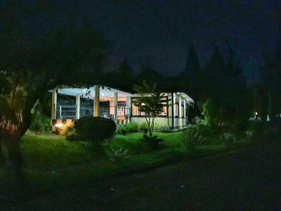 Designer Villa Osaka Puncak Luaran gambar