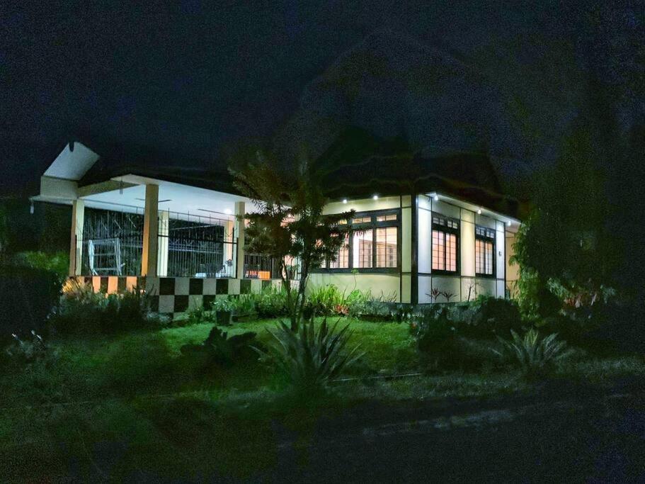 Designer Villa Osaka Puncak Luaran gambar