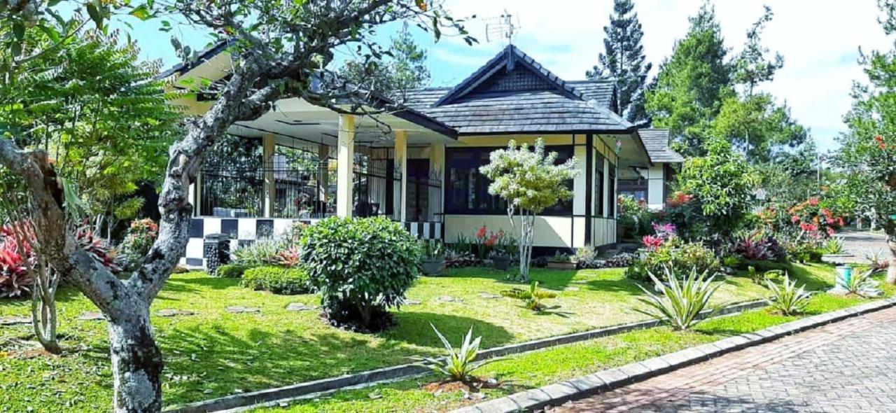 Designer Villa Osaka Puncak Luaran gambar